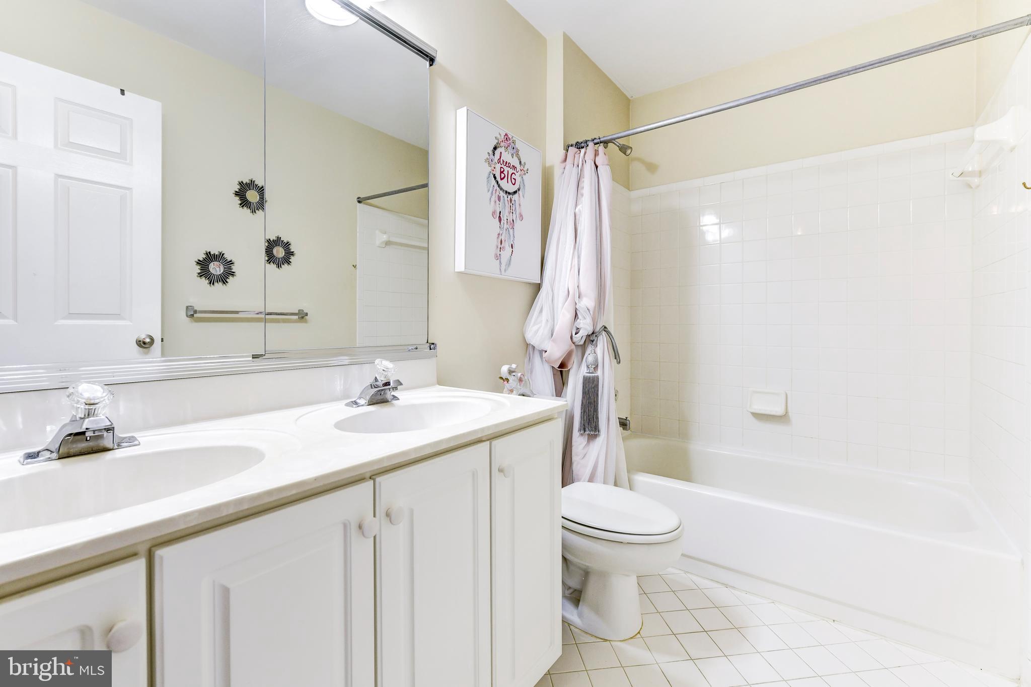 8208 Dry Ridge Road Gaithersburg, MD 20886 - Photo 31 of 41 Bathroom