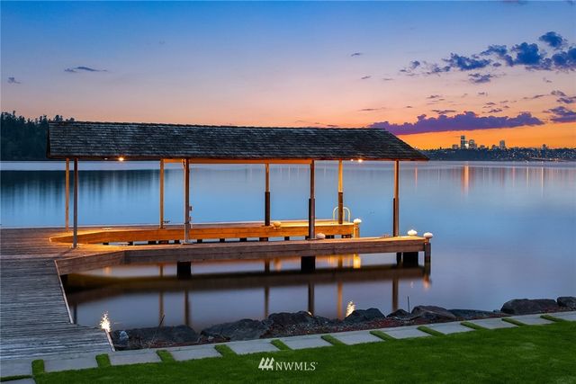 a table and chairs in front of a building