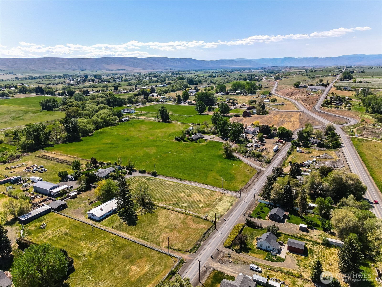 11704 Gilbert Road Yakima, WA 98903 - Photo 2 of 25