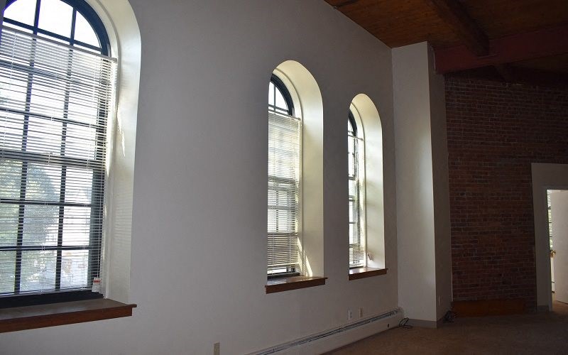 140 Russ Street Hartford, CT 06106 - Photo 11 of 14 a view of a mirror and window