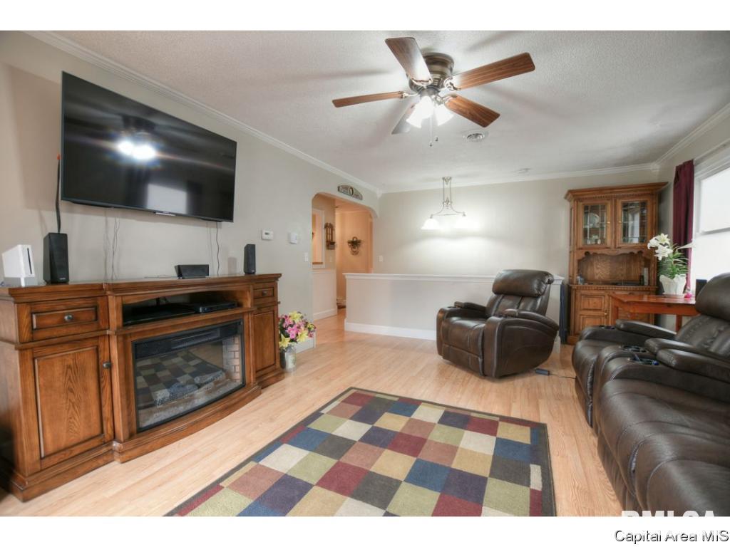305 Astoria Road Springfield, IL 62704 - Photo 8 of 36