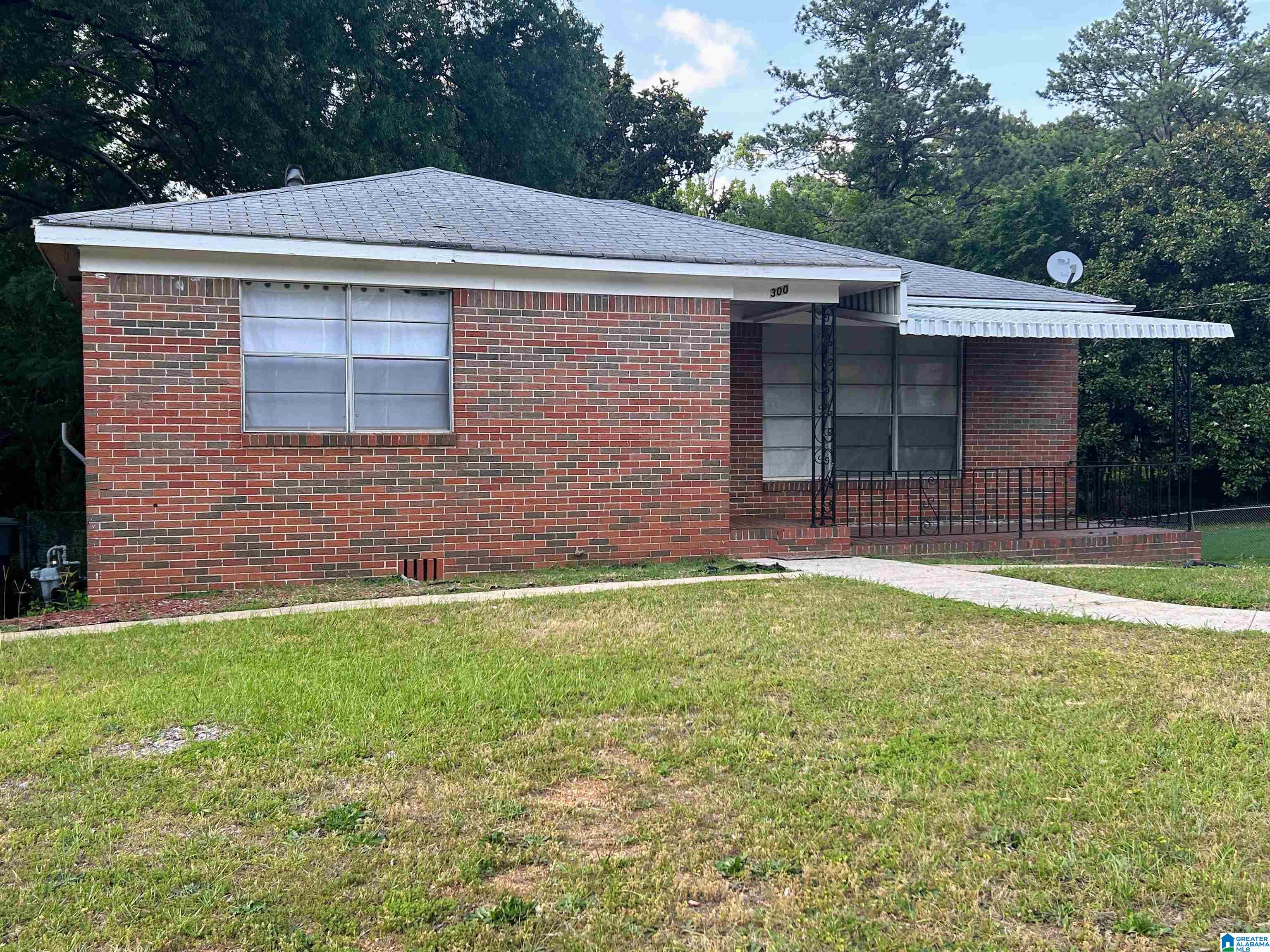 300 16th Avenue Southwest Birmingham, AL 35211 - Photo 2 of 24