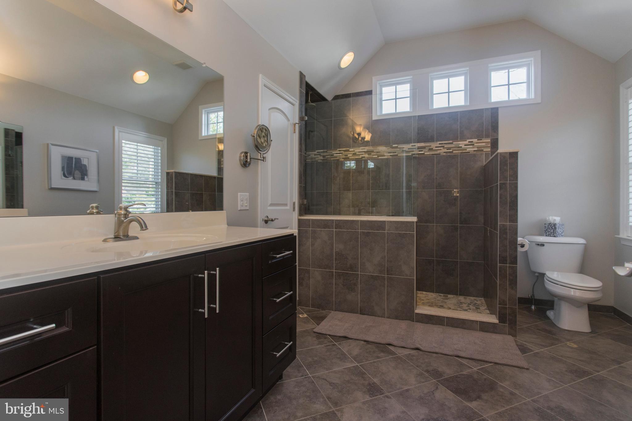 127 Hilltop Road Philadelphia, PA 19118 - Photo 26 of 61 Main Bathroom