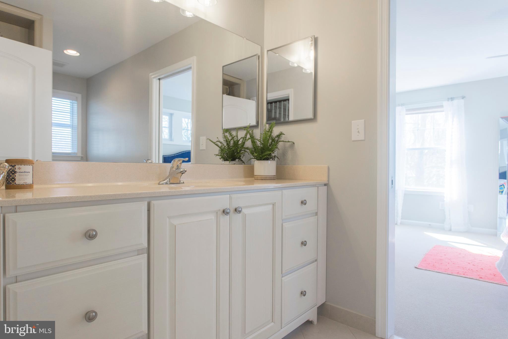 127 Hilltop Road Philadelphia, PA 19118 - Photo 33 of 61 2nd Floor Hall Bath