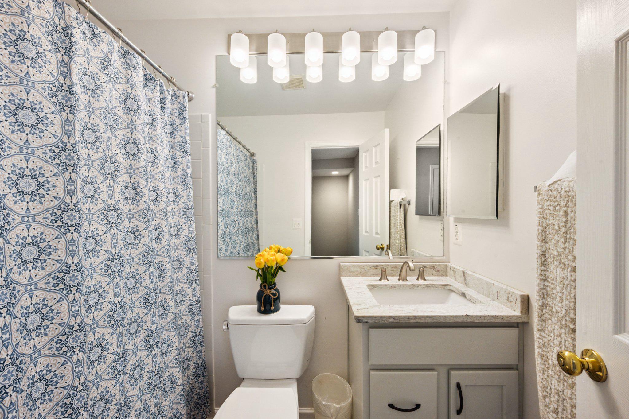 1319 Vintage Place Reston, VA 20194 - Photo 12 of 37 Hall Bath