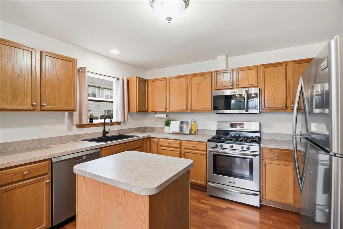 34391 North Barberry Road Round Lake, IL 60073 - Photo 4 of 25 Gallery Image 4