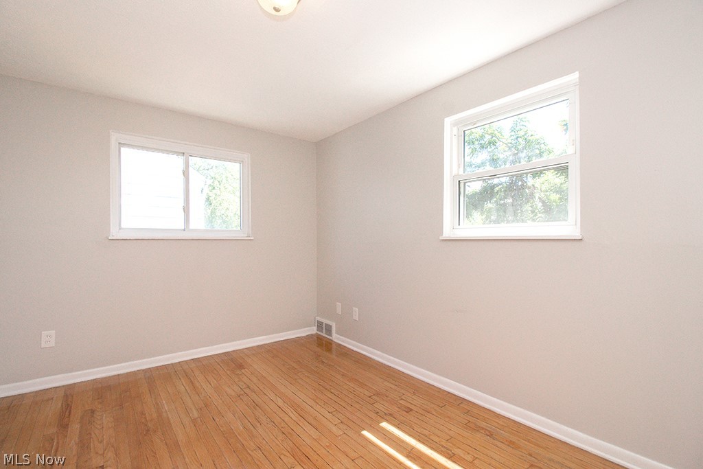 3954 Grosvenor Road Cleveland, OH 44118 - Photo 24 of 35