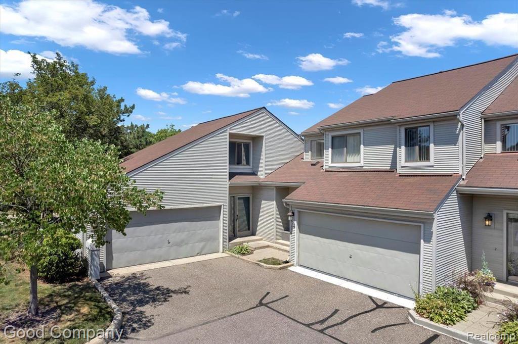 676 Highgate Mews Rochester Hills, MI 48307 - Photo 1 of 24