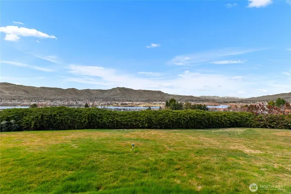 $710,000 | 2434 & 2430 Nw Alan Avenue, East Wenatchee, WA 98802