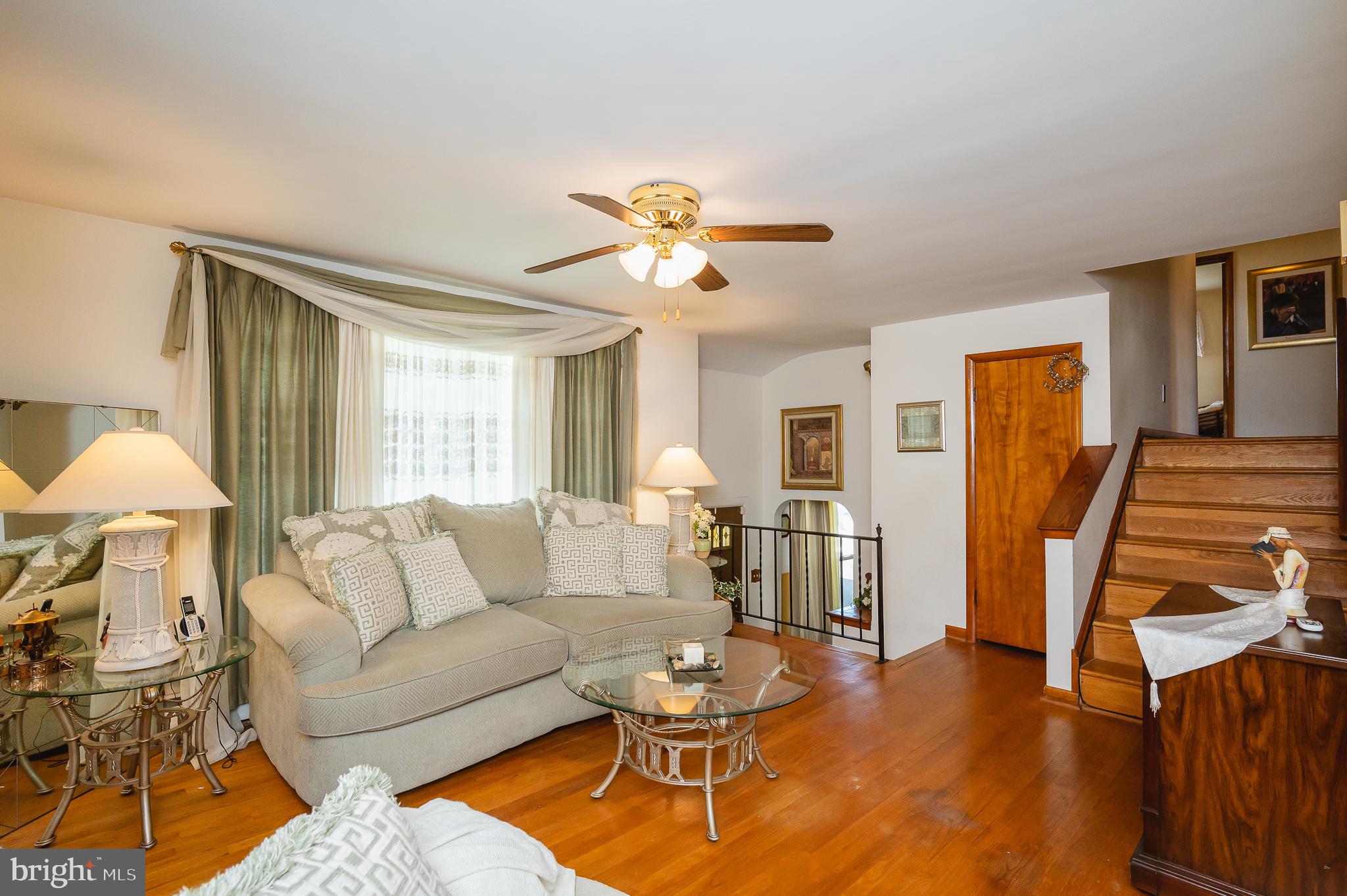 6100 Hamilton Avenue Rosedale, MD 21237 - Photo 11 of 46 LIVING ROOM