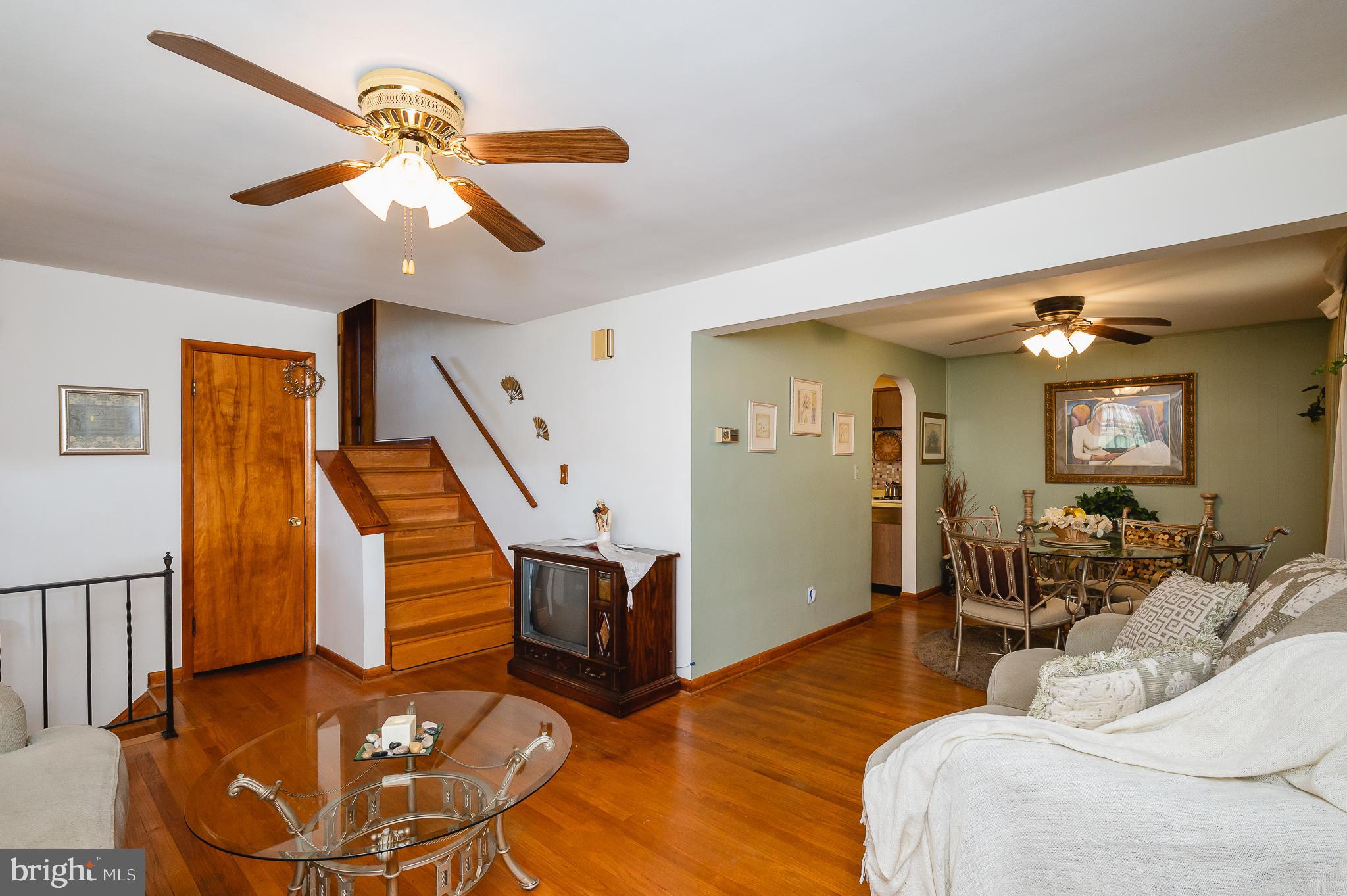 6100 Hamilton Avenue Rosedale, MD 21237 - Photo 12 of 46 LIVING ROOM
