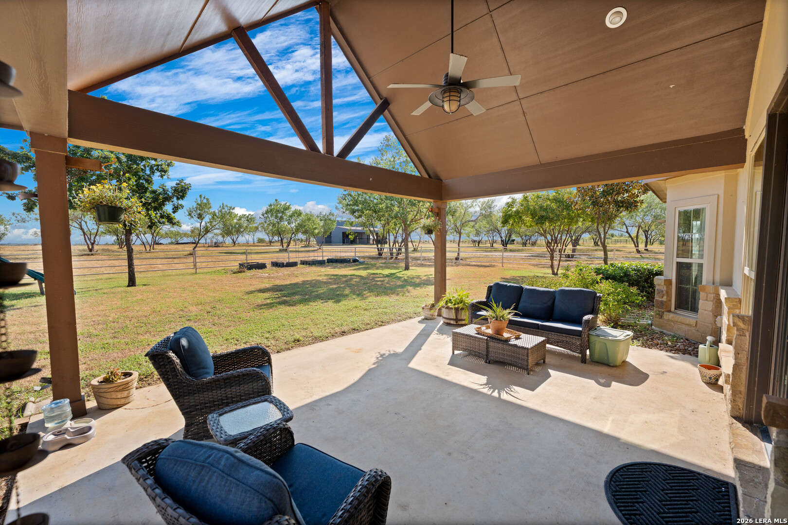 5002 Fm 476 Poteet, TX 78065 - Photo 47 of 50 a sitting area with furniture and city view