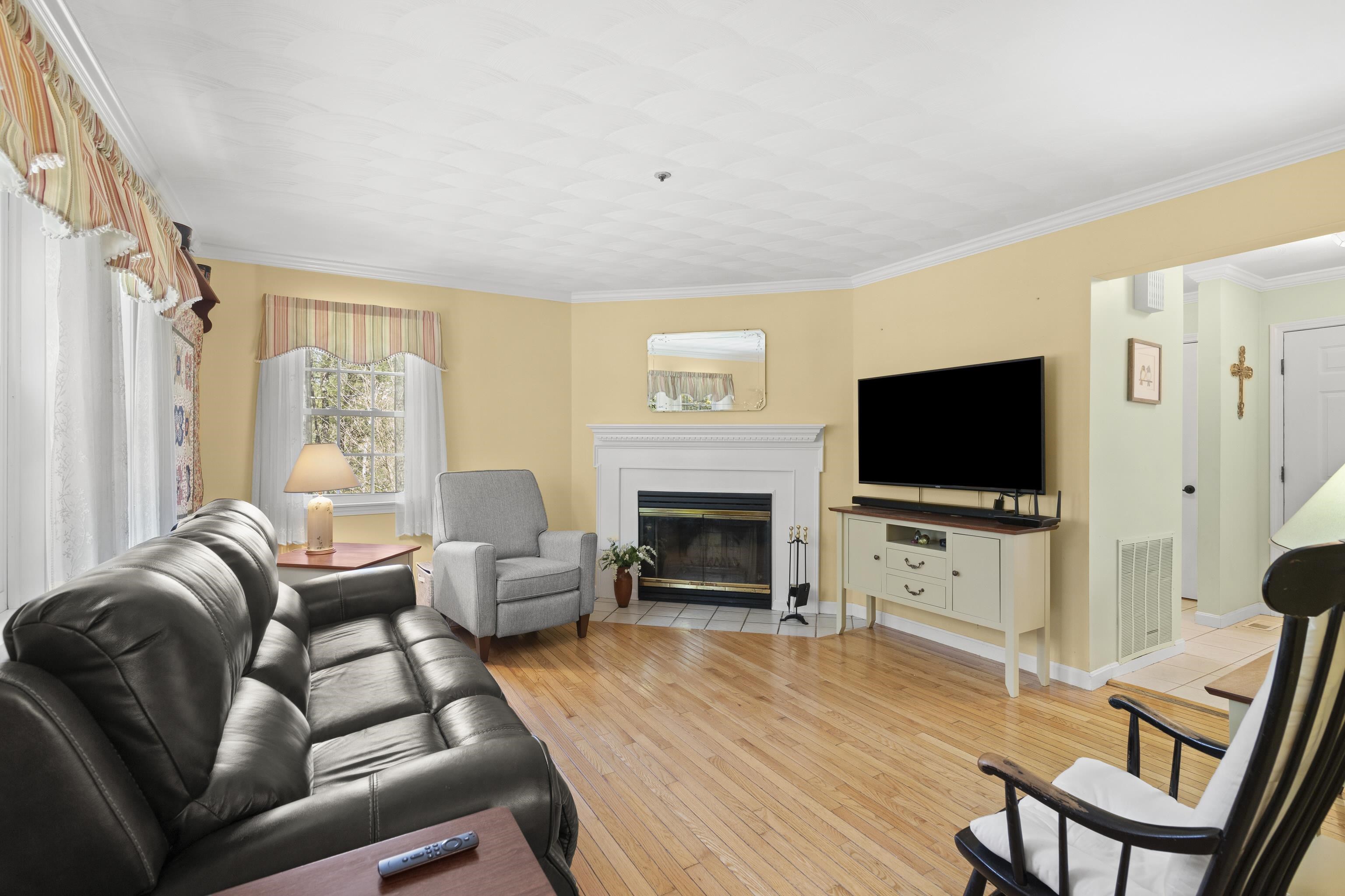 32 Villager Road Chester, NH 03036 - Photo 11 of 36