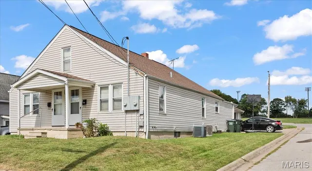 $249,000 | 201 Koenigsmark Avenue, Waterloo, IL 62298