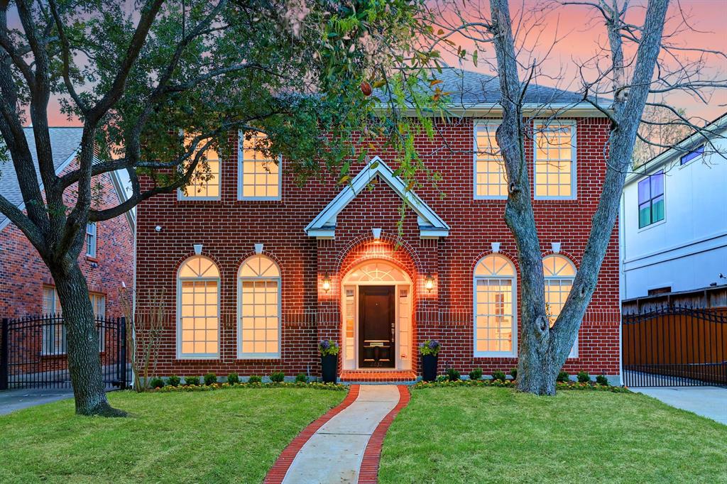 Discover refined living in this West University gem – a 4,030 square feet two-story brick home featuring 4-5 bedrooms and 4.5 bathrooms, where classic charm meets contemporary luxury.