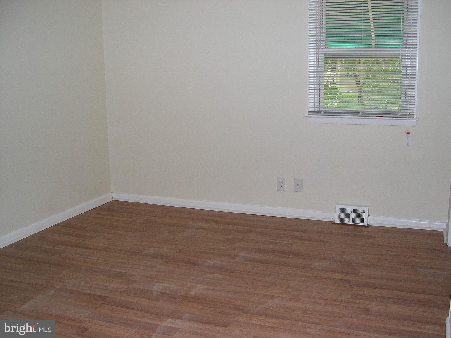 412 Yorkshire Road Cherry Hill, NJ 08034 - Photo 8 of 12 Gallery Image 8