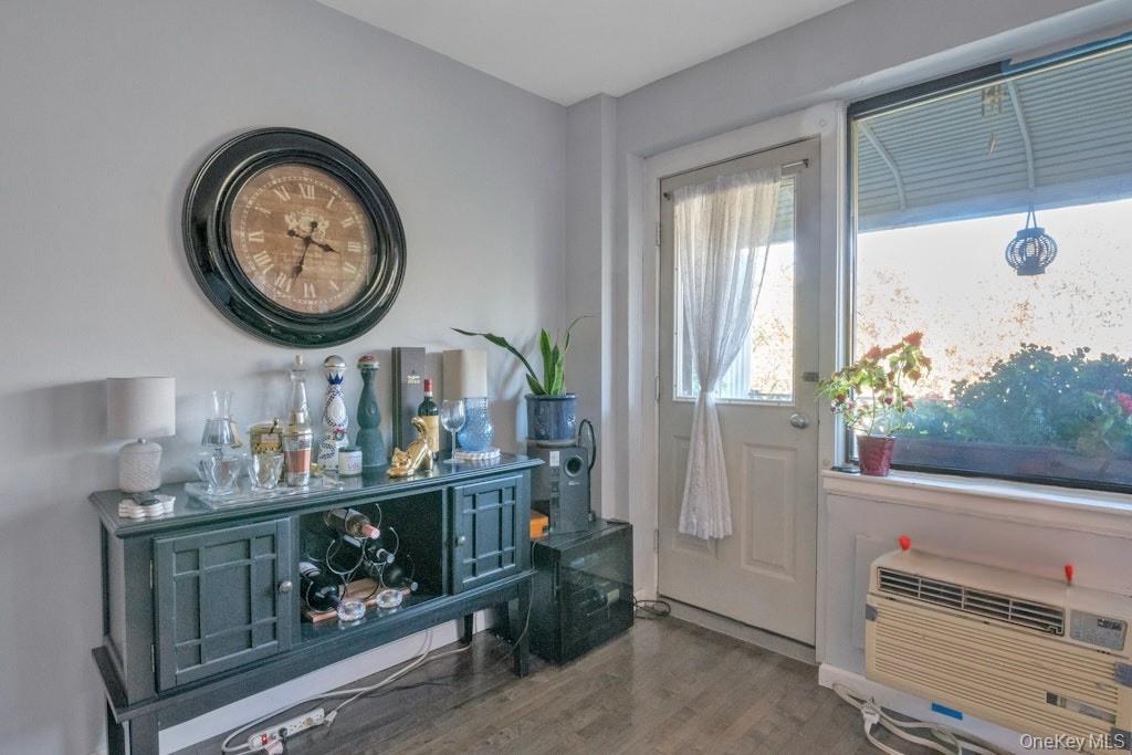 620 Pelham Road, Unit 6G New Rochelle, NY 10805 - Photo 9 of 22 a room with furniture and a mirror