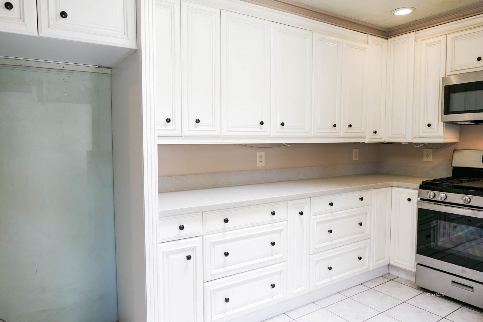 420 North Fairview Street Ridgecrest, CA 93555 - Photo 18 of 48 a view of an empty room with wooden cabinet