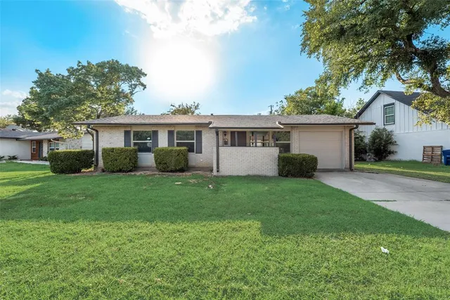 a view of a house with a backyard