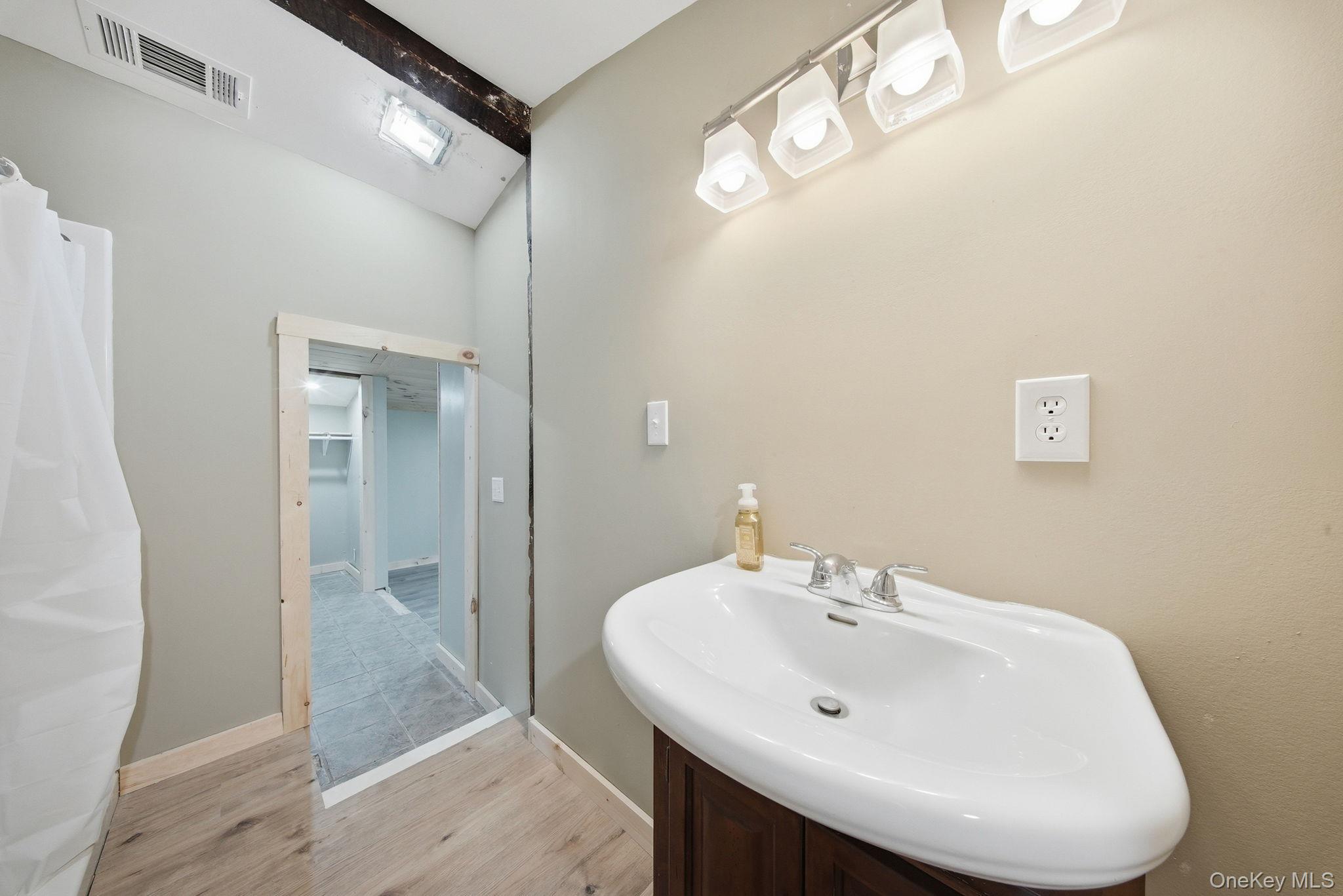 21 Fulmer Road Port Jervis, NY 12771 - Photo 11 of 21 Main Bathroom
