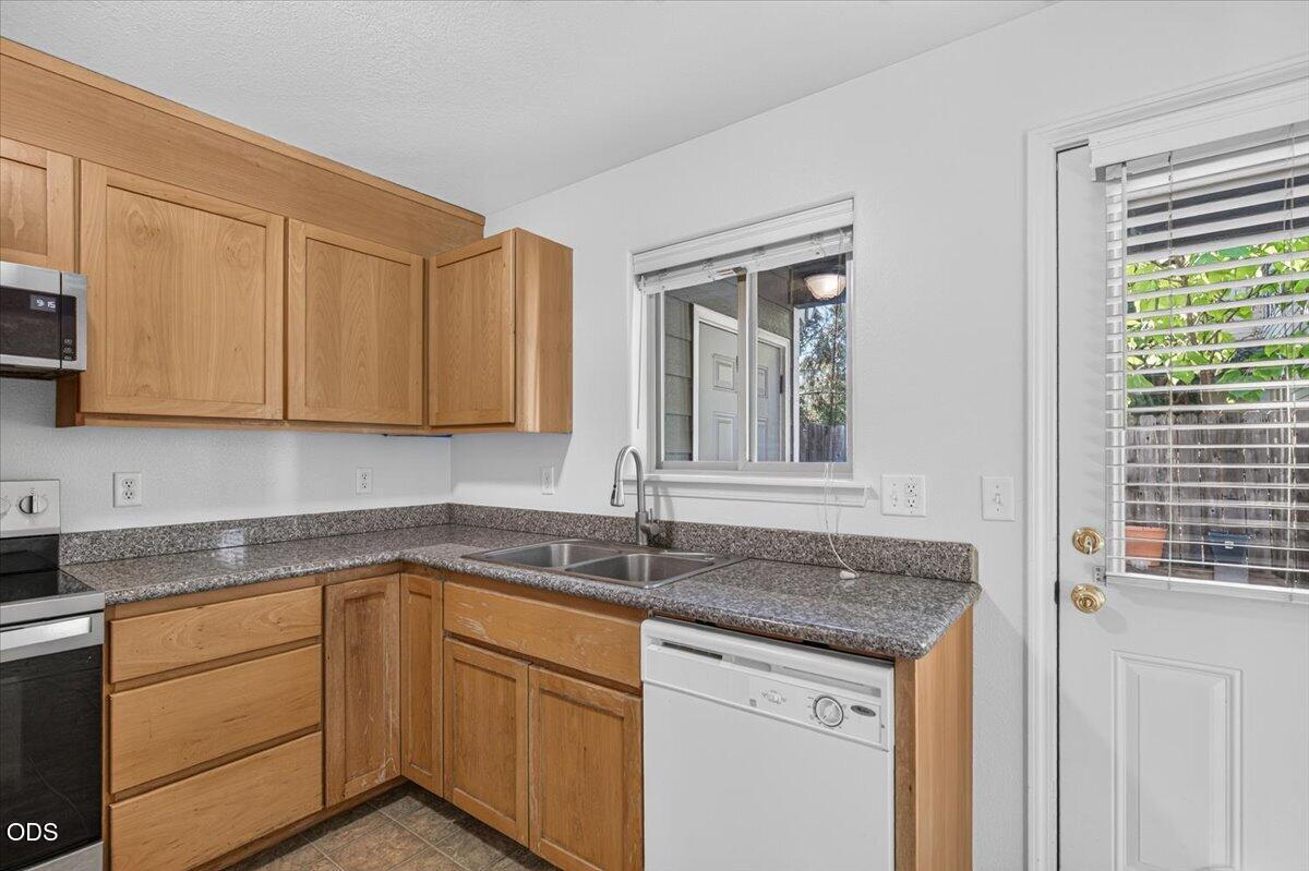 450 Midway Road, Unit 21 Medford, OR 97501 - Photo 9 of 27 Gallery Image 9