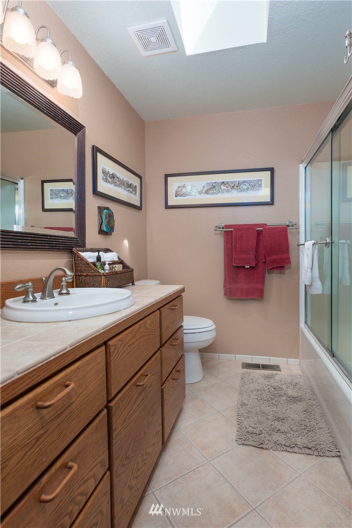 6455 Southeast Fragaria Road Olalla, WA 98359 - Photo 11 of 24 Gallery Image 11