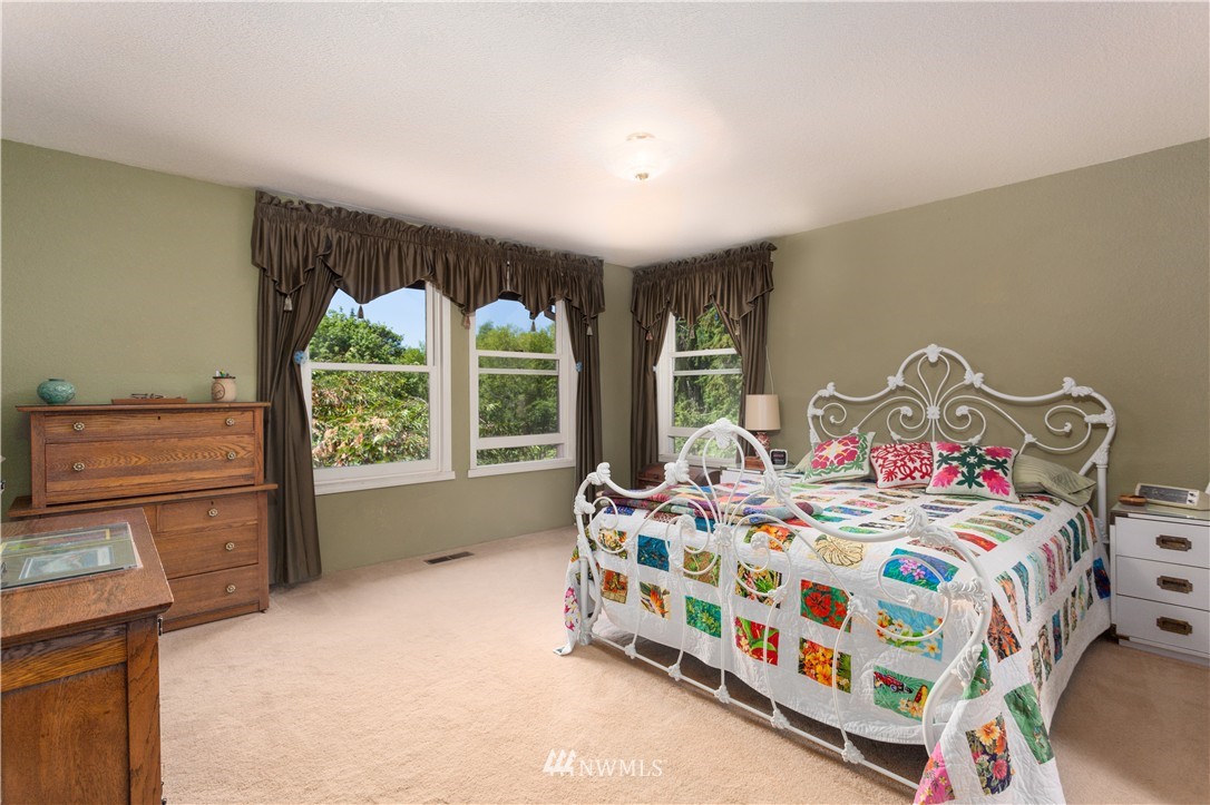 6455 Southeast Fragaria Road Olalla, WA 98359 - Photo 12 of 24 Gallery Image 12