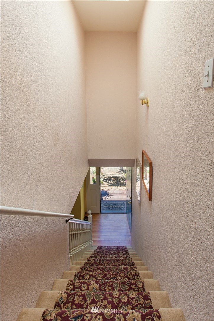 6455 Southeast Fragaria Road Olalla, WA 98359 - Photo 9 of 24 Gallery Image 9