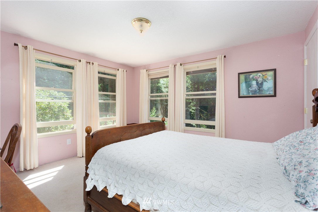 6455 Southeast Fragaria Road Olalla, WA 98359 - Photo 10 of 24 Gallery Image 10