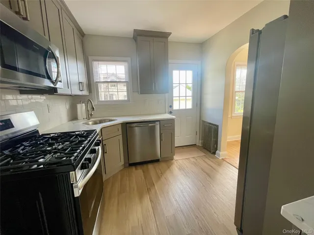 $899,000 | 24 Tulip Lane, New Hyde Park, NY 11040