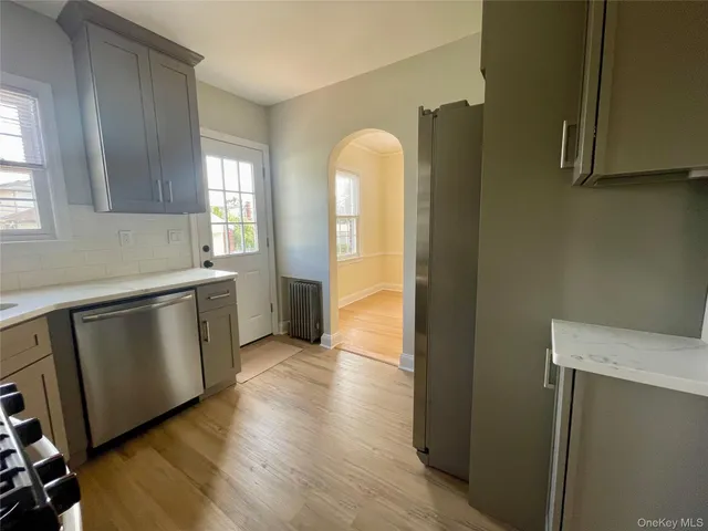 $899,000 | 24 Tulip Lane, New Hyde Park, NY 11040