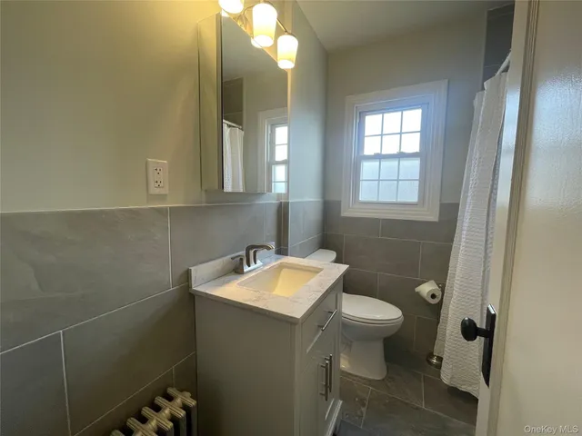 $899,000 | 24 Tulip Lane, New Hyde Park, NY 11040