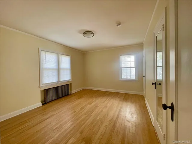 $899,000 | 24 Tulip Lane, New Hyde Park, NY 11040