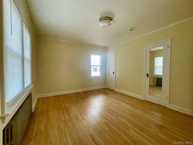 $899,000 | 24 Tulip Lane, New Hyde Park, NY 11040