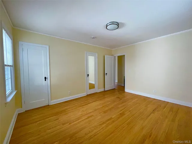 $899,000 | 24 Tulip Lane, New Hyde Park, NY 11040