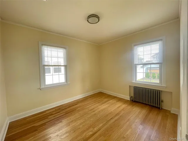 $899,000 | 24 Tulip Lane, New Hyde Park, NY 11040