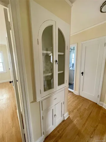 $899,000 | 24 Tulip Lane, New Hyde Park, NY 11040