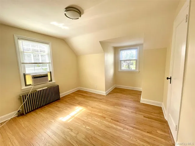 $899,000 | 24 Tulip Lane, New Hyde Park, NY 11040