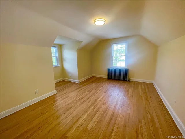 $899,000 | 24 Tulip Lane, New Hyde Park, NY 11040