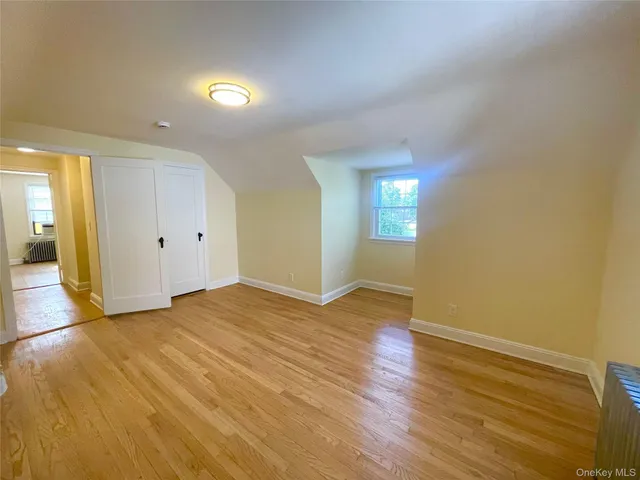 $899,000 | 24 Tulip Lane, New Hyde Park, NY 11040