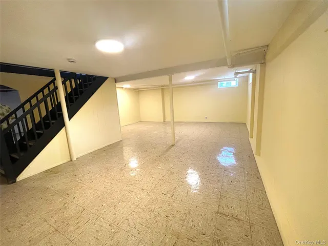 $899,000 | 24 Tulip Lane, New Hyde Park, NY 11040