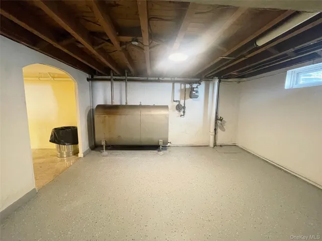 $899,000 | 24 Tulip Lane, New Hyde Park, NY 11040