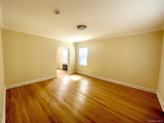 $899,000 | 24 Tulip Lane, New Hyde Park, NY 11040