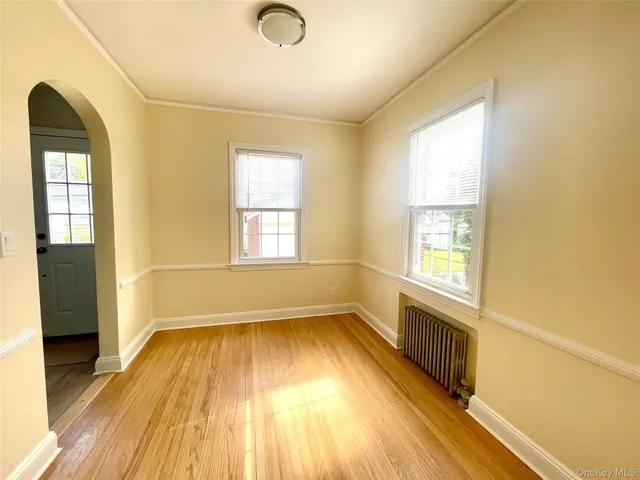 $899,000 | 24 Tulip Lane, New Hyde Park, NY 11040