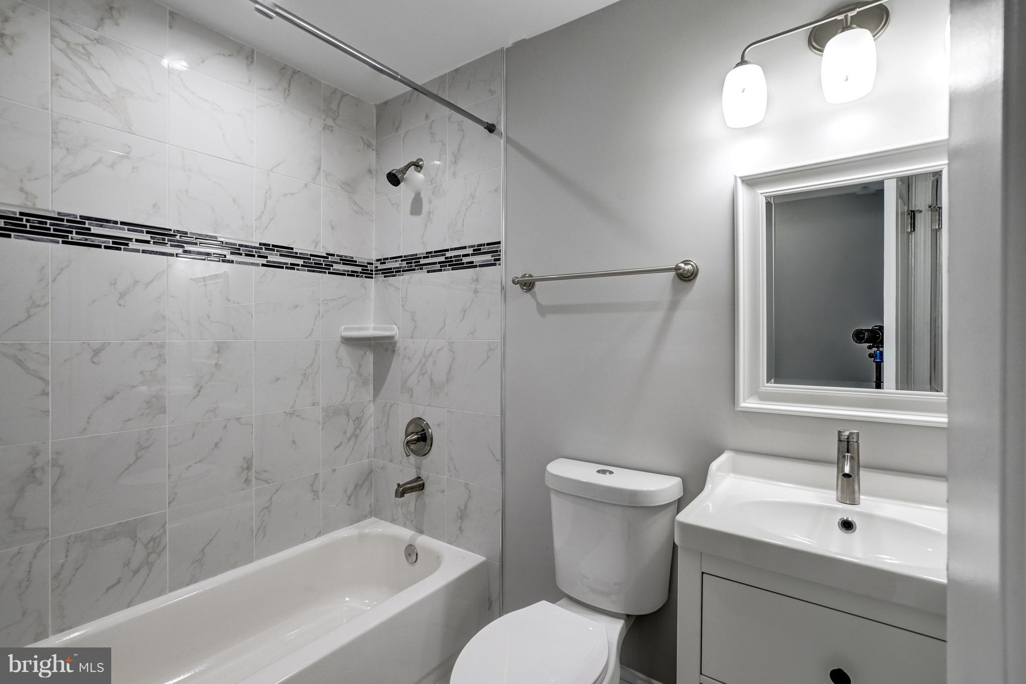 4121 Lees Corner Road Chantilly, VA 20151 - Photo 22 of 28 a bathroom with a sink toilet a mirror and shower