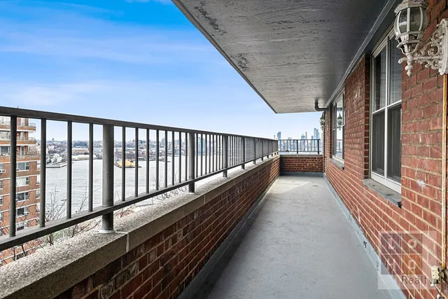 $1,750,000 | 577 Grand Street, Unit F1904 | Lower East Side