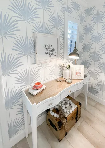 a picture of a bedroom