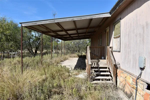 a view of a dry yard