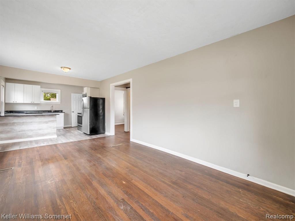 16494 East 10 Mile Road Eastpointe, MI 48021 - Photo 7 of 26