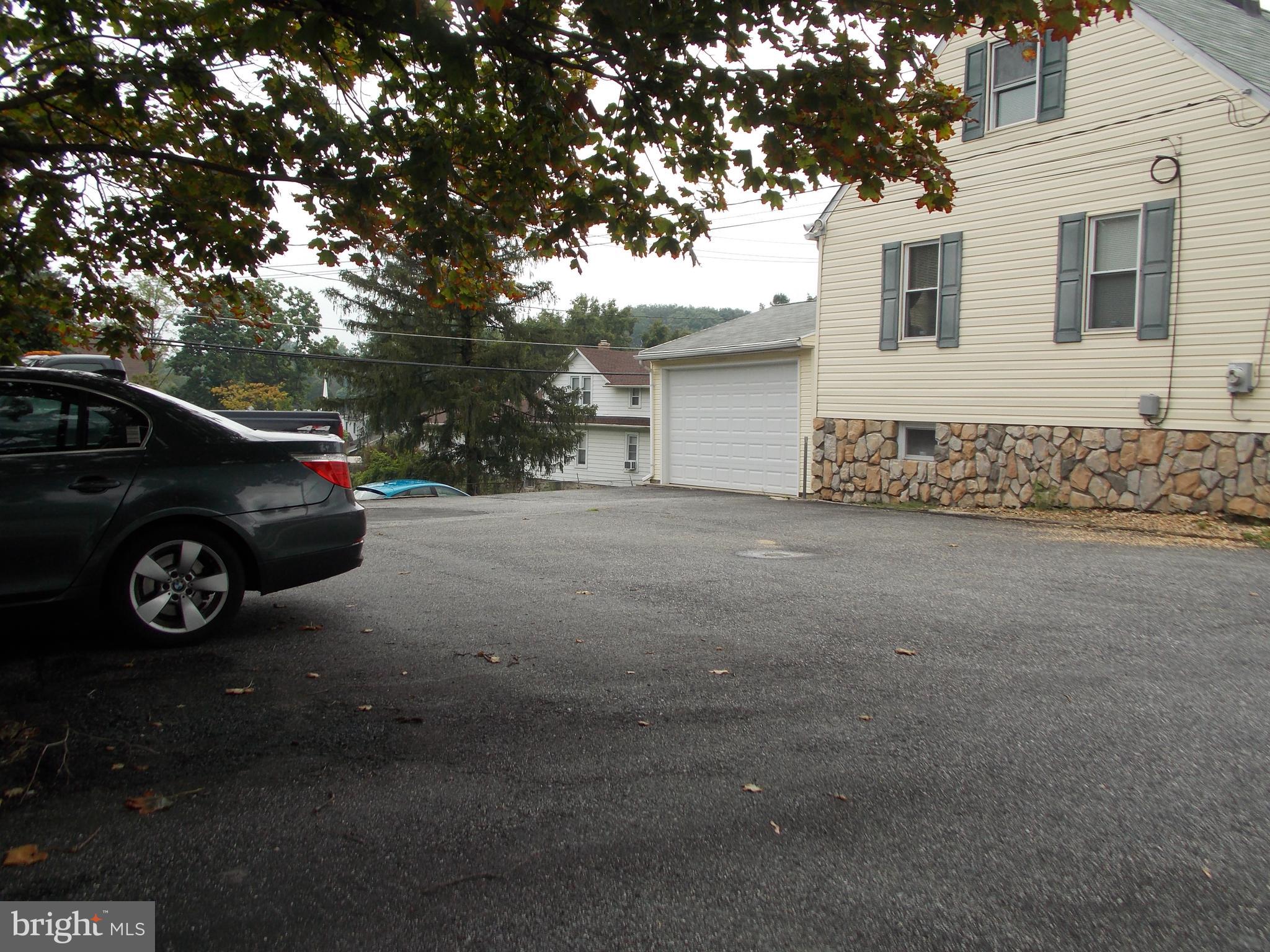 3304 East Joppa Road Baltimore, MD 21234 - Photo 4 of 29 Two car garage